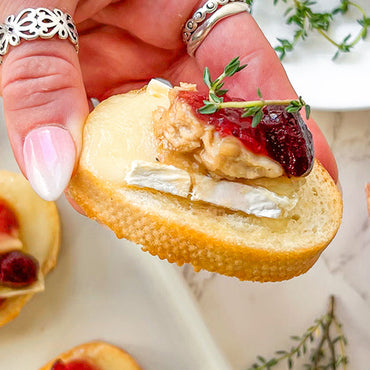 Roasted Garlic Chicken Brie Bites